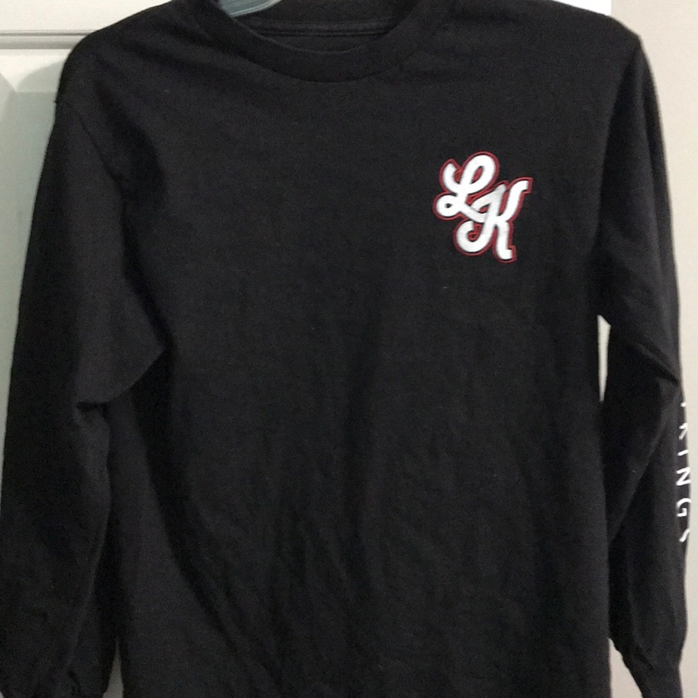 Tilly’s black shirt